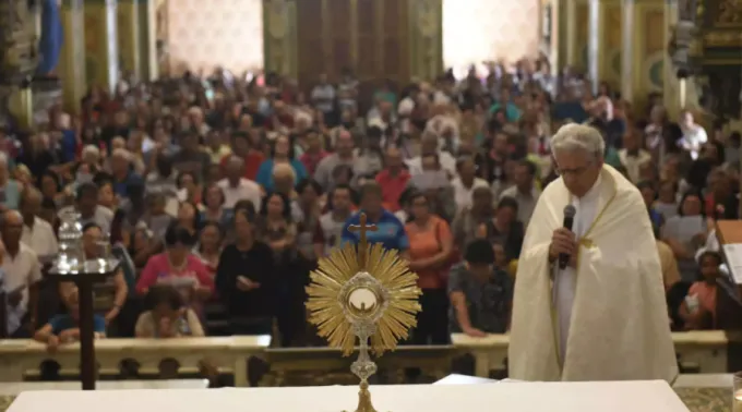 VisitaAoSantissimo_ThiagoLeonSantuarioAparecida.jpg ?? 