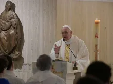 Papa Francisco durante a Missa na Casa Santa Marta.