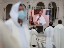 Vídeo-mensagem do Papa Francisco exibida no Santuário de Fátima.