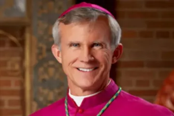 Bispo texano afastado pelo papa se negou a renunciar, diz cardeal