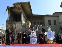 Papa Francisco no momento de oração de sufrágio em Mossul, Iraque.