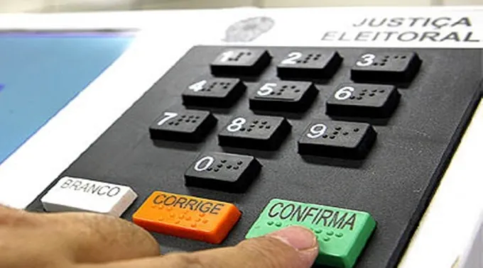 aTRE-GO-02-07-2013-urna-eletronica.png ?? 