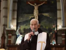 Frei Cássio Vieira de Lima em missa celebrada pelos seus 101 anos.
