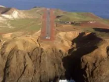  Vista do aeródromo da ilha Robinson Crusoé do arquipélago Juan Fernández no Chile