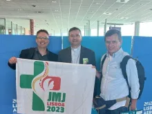 Dom Américo e membros do Comitê Organizador da JMJ 2023 no aeroporto de Lisboa indo ao Brasil.