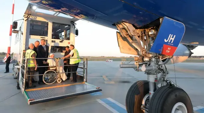 avioYn_kazajista_ascensor_papa_vaticanmedia.webp ?? 