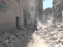 Bombas destoem a cidade de Aleppo.