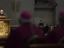 Cardeal Raniero Cantalamessa na pregação da Paixão do Senhor