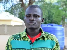 Charles, pai de família refugiada em Pulka, Nigéria. Crédito: Ajuda à Igreja que Sofre