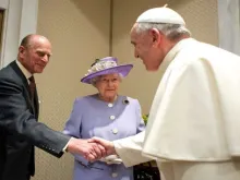 Papa Francisco com a Rainha Elizabeth e o Príncipe Philip em 2014.