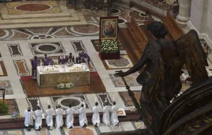 Papa Francisco reza missa em rito congolês na basílica de São Pedro em 2019