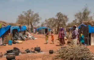 Acampamento para cristãos deslocados pelo terrorismo islâmico em Burkina Faso