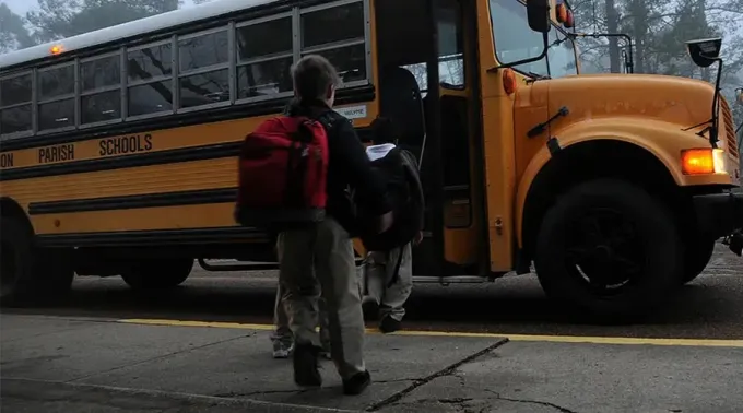 escuela-club-satanico-para-ninos.jpg ?? 