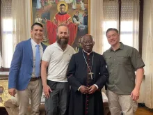 Angelo Libutti e Ray Grijalba em entrevista para o filme com o cardeal nigeriano Francis Arinze