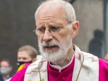 Bispo auxiliar Ansgar Puff na procissão de Corpus Christi 2020 em Colônia