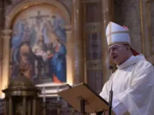 O cardeal Gianfranco Ghirlanda, SJ, toma posse de sua igreja titular em Roma. em 8 de dezembro de 2022.