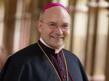 Bispo Helmut Dieser, de Aachen.