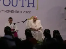 O papa no encontro com jovens em colégio do Bahrein