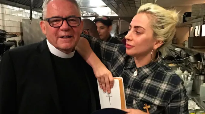 ladygagaeucaristia.jpg ?? 