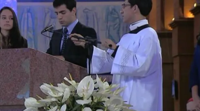 lendo_na_missa2.jpg ?? 