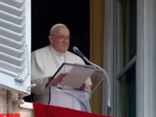 Papa Francisco durante a oração do Ângelus de hoje (27) no Vaticano