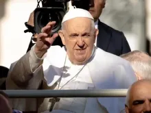 Papa Francisco durante a audiência geral semanal na Praça de São Pedro, no Vaticano