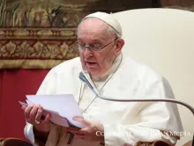 Papa Francisco fala aos membros do Corpo Diplomático junto à Santa Sé.