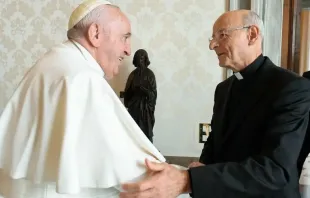 Papa Francisco recebe monsenhor Fernando Ocáriz