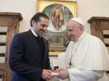 Papa Francisco com Saad Hariri hoje no Vaticano.