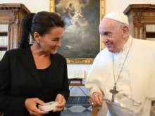 O papa recebe em audiência a presidente da Hungria, Katalin Novák
