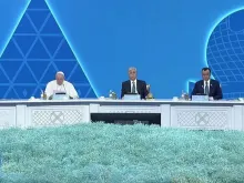 Papa Francisco com líderes religiosos no Cazaquistão