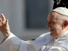 Papa Francisco hoje (7) em audiência geral de quarta-feira na Praça de São Pedro.