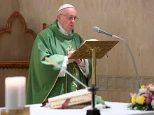 Papa Francisco celebrando Missa.