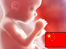  China: Funcionários atropelam bebê cujos pais foram multados pela política do filho único