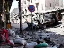 Rua bombardeada de Aleppo, Síria.