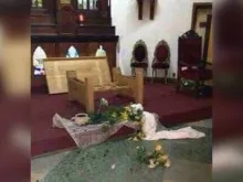 Imagem dos destroços na igreja de São Martinho de Tours, Venezuela