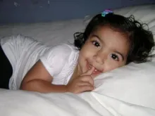 A pequena Avril Michela Salgado, de 4 anos de idade