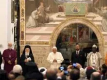O Papa com os líderes de outras religiões em Assis
