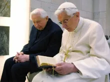 O Papa Bento XVI e seu irmão Mons. Georg Ratzinger