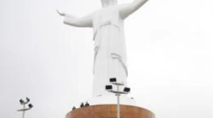 ppcristopacificoperu300611.jpg ?? 