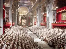 Os Padres Conciliares na Basílica de São Pedro no Concílio Vaticano II 50 anos atrás