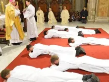 Os novos 7 diáconos na sua ordenação