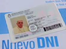 Novo documento de identidade argentino do Papa Francisco.