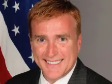 James Brewster, Embaixador homossexual dos EUA na Rep. Dominicana. Está 