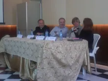 Participantes da mesa de debate: (da esq. para dir.: Pe. Marcio Queiroz, Miguel Pereira, Carlos Pedrosa e Denise Sobrinho).