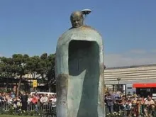 A polêmica imagem de João Paulo II do escultor italiano Oliviero Rainaldi