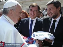 Papa Francisco com os diretores do San Lorenzo.