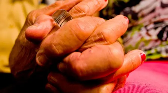 ppmanosancianos211013.jpg ?? 