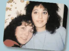 Marla Cardamone junto de sua mãe, Deborah
