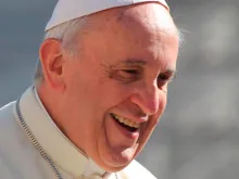 O Papa chega à casa de retiros